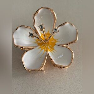 White and Yellow Flower Hair Claw